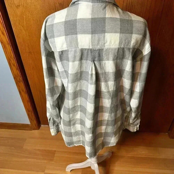 Old Navy Women’s The Boyfriend Shirt Button Down Medium Gray White Cozy - Picture 4 of 16